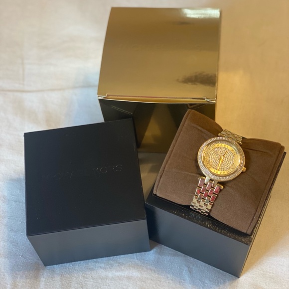 Michael Kors ladies watch - Picture 4 of 11